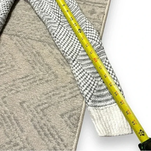 A New Day Cozy Gray and White Geometric Pattern Print Relaxed Fit Open Cardigan - Picture 15 of 16